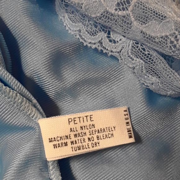 Vintage bed jacket or short robe - Picture 6 of 6